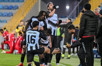 “Gedin oturun evinizdə, mövsümün sonunadək maaşınızı ödəyəcəyik”