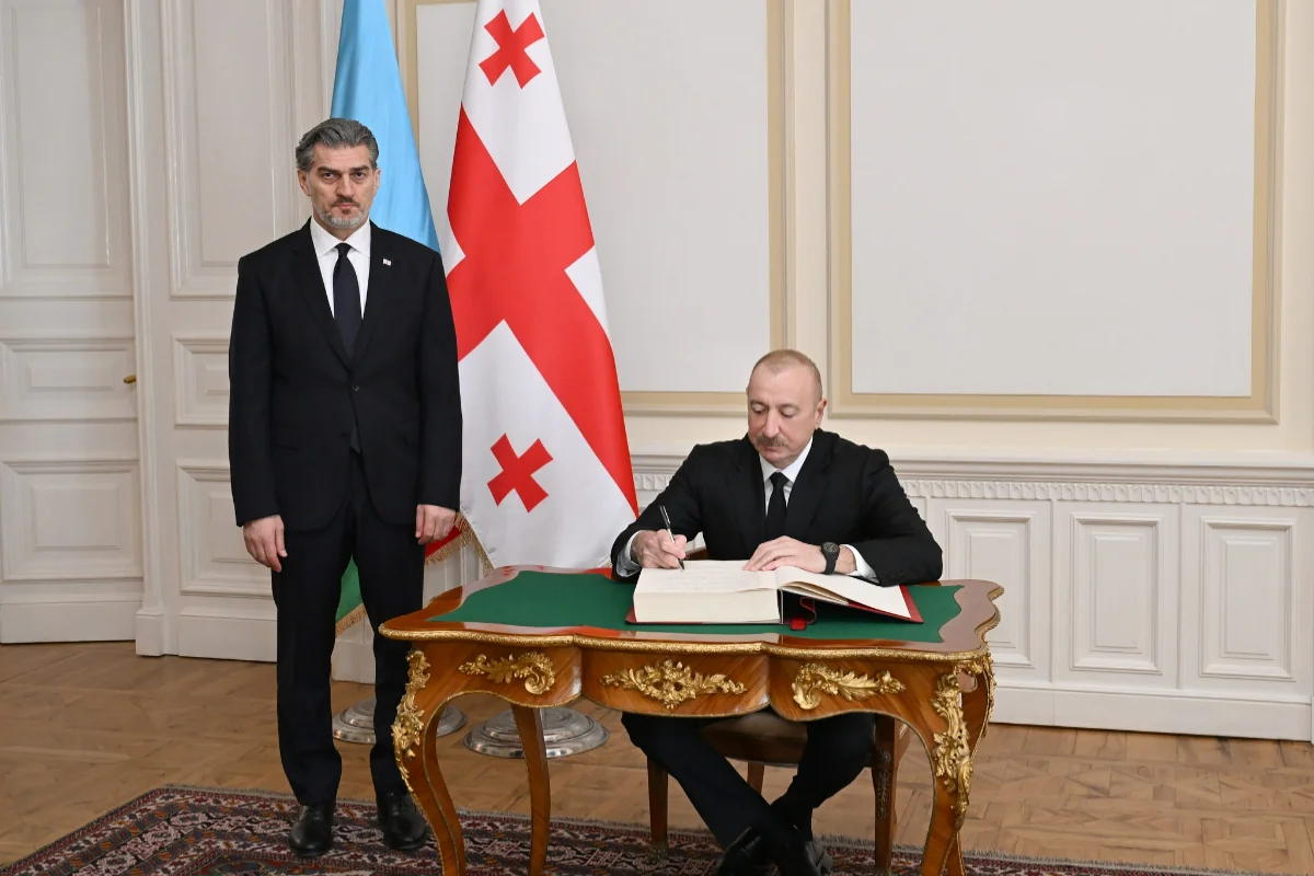 Prezident İlham Əliyev Tbilisidə xatirə kitabına nələri yazıb? - VİDEO