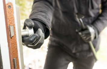 Evlərdən 10 min manatlıq oğurluq edən şəxs saxlanılıb