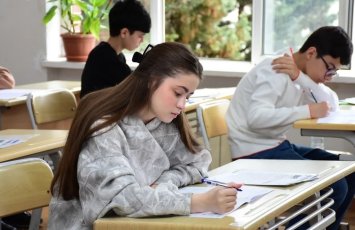 Buraxılış imtahanı keçirildi - 3 şagirddə telefon aşkarlandı