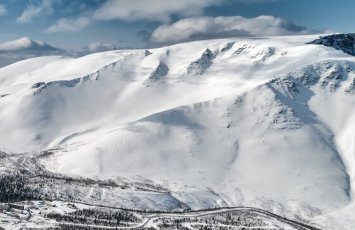 Женщина и ребенок оказались под снегом в результате схода лавины в Дагестане