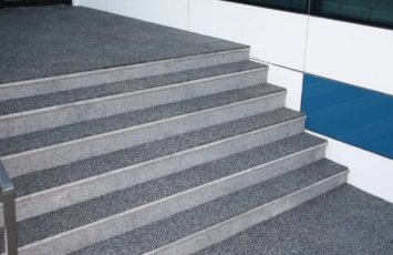 60 yaşlı kişi pilləkəndən yıxılaraq öldü