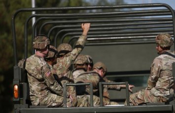 ABŞ vətəndaşları yeni qanuna əsasən avtomatik olaraq hərbi xidmət üçün qeydiyyata alınacaqlar