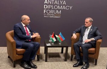 Ceyhun Bayramov İordaniyanın Baş nazirinin müavini ilə görüşüb