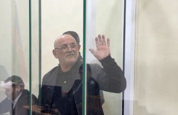 Evdən icazəsiz çıxan gəlinini 6 bıçaq zərbəsi ilə öldürüb - Dəhşətli qətlin təfərrüatı