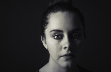 İnsanlar niyə ağlayır: zəiflik yox, beynin gizli dili - 