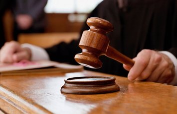 Azyaşlının telefonunu əlindən alıb qaçan şəxsə hökm oxundu