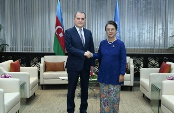 Ceyhun Bayramov BMT rəsmisi ilə görüşdü