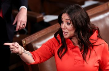 Amerikada 2026-cı ildə sayca 4-cü yüksək vəzifəli istefa verdi...