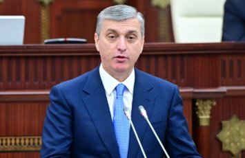 Vüqar Gülməmmədov Milli Məclisdə hesabat verir