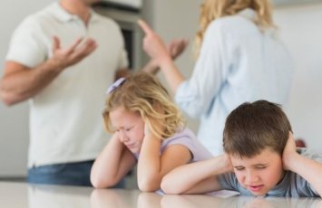 Psixoloqdan valideyni boşanmış uşaqlarla bağlı SOS