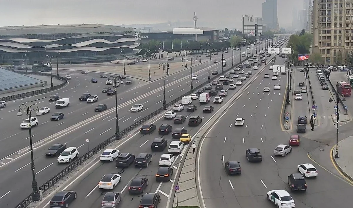 Bakının bir sıra yollarında sıxlıq var - SİYAHI