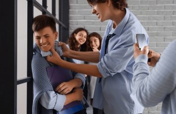 “Məktəblərimiz yalnız dərs keçməklə kifayətlənib insan yetişdirməsə- zorakılıq qaçılmazdır...”