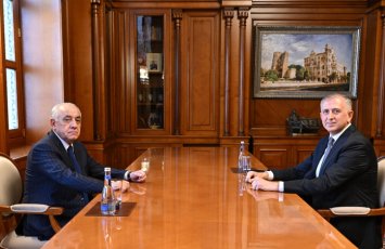 Əli Əsədov Gürcüstanın Azərbaycandakı səfiri ilə görüşüb