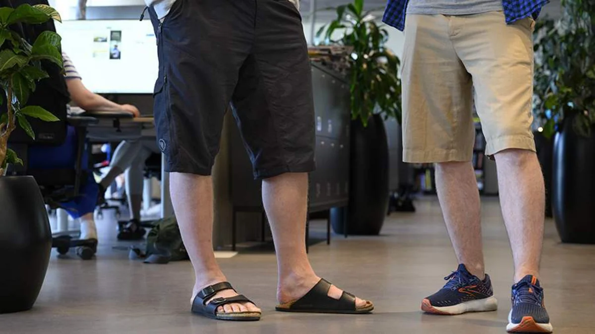 В Токио к сотрудникам обратились со странной просьбой из-за жары