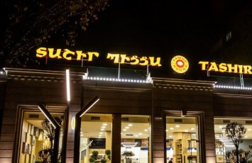 Rusiyalı milyarderin mitinqinə getməkdən imtina etdikləri üçün işdən çıxarıldılar...