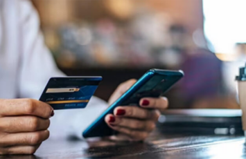 Bank borcu olan müştərinin qohumuna zəng etdi - Cərimələndi