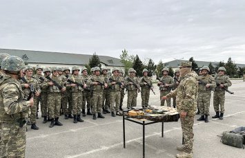 Hərbi vəzifəlilərlə keçirilən təlim toplanışı başa çatdı - FOTO