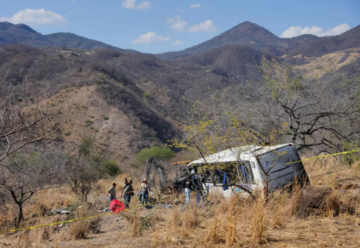 Turist avtobusu aşdı - Çox sayda ölən və yaralanan var