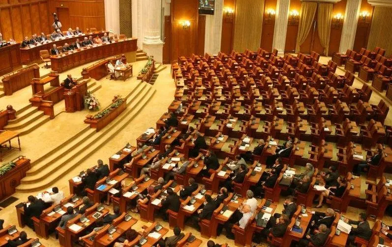 Парламент Румынии вынес вотум недоверия правительству Боложана