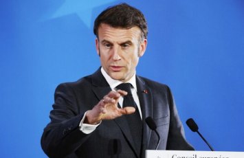 Макрон раскритиковал планы Трампа по введению 25%-ных пошлин на импорт автомобилей из ЕС