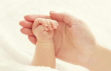 Azərbaycanda ana ölümləri niyə azalmır? Həkim şok səbəbləri AÇIQLADI