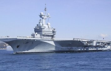 Французский авианосец направляется в Красное море