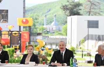 Prezident: Ulu Öndərin Azərbaycan tarixində həlledici rolu bizim yaddaşımızdan heç vaxt silinməyəcək
