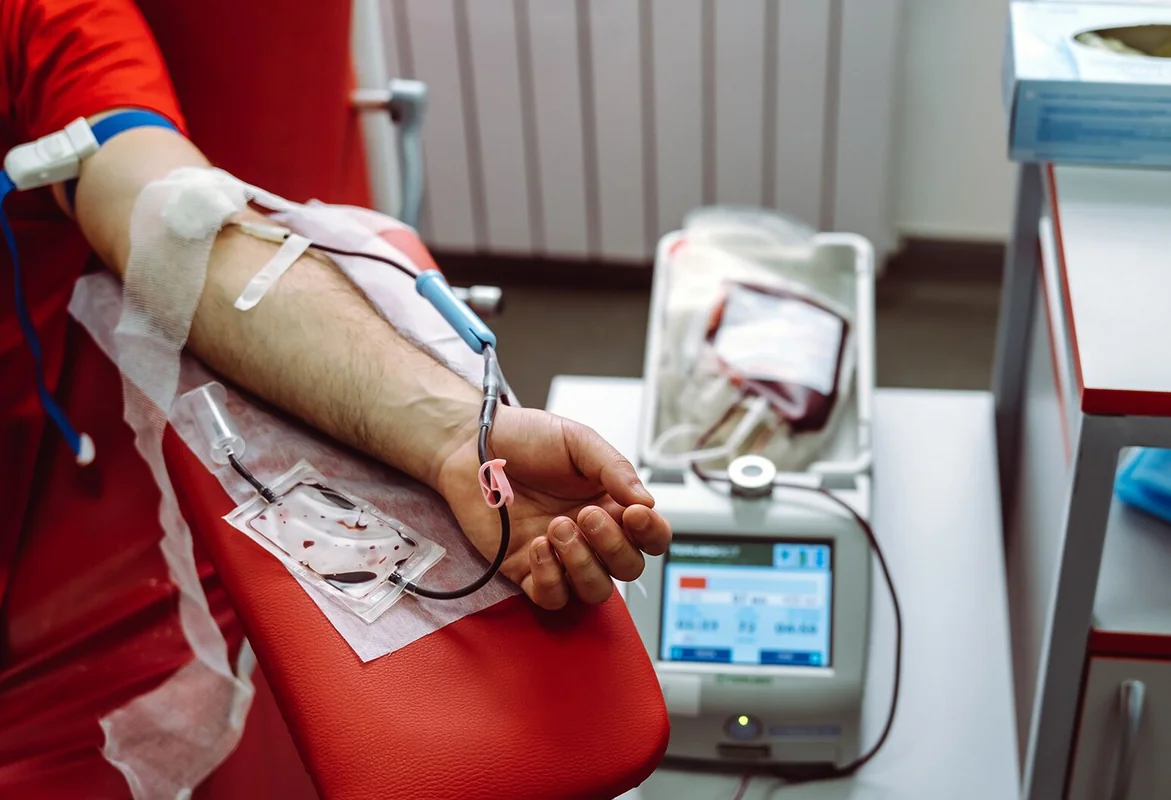Sosial şəbəkədə QAN AXTARIŞI: Vətəndaşlar niyə donor tapmaqda çətinlik çəkirlər? - VİDEO