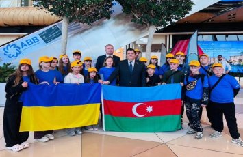 Daha 18 ukraynalı uşaq reabilitasiya üçün Bakıya gətirilib