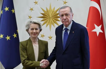 Ərdoğan Fon der Lyayenlə Türkiyə-Aİ münasibətlərini, regional inkişafları və əməkdaşlığı müzakirə edib