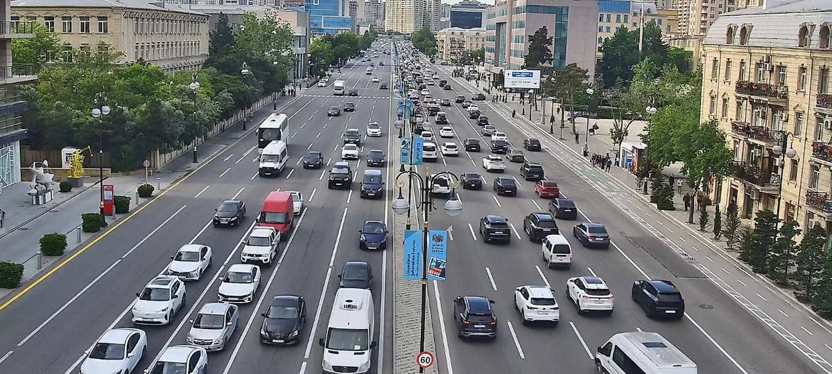 Paytaxtın bəzi küçələrində sıxlıq var