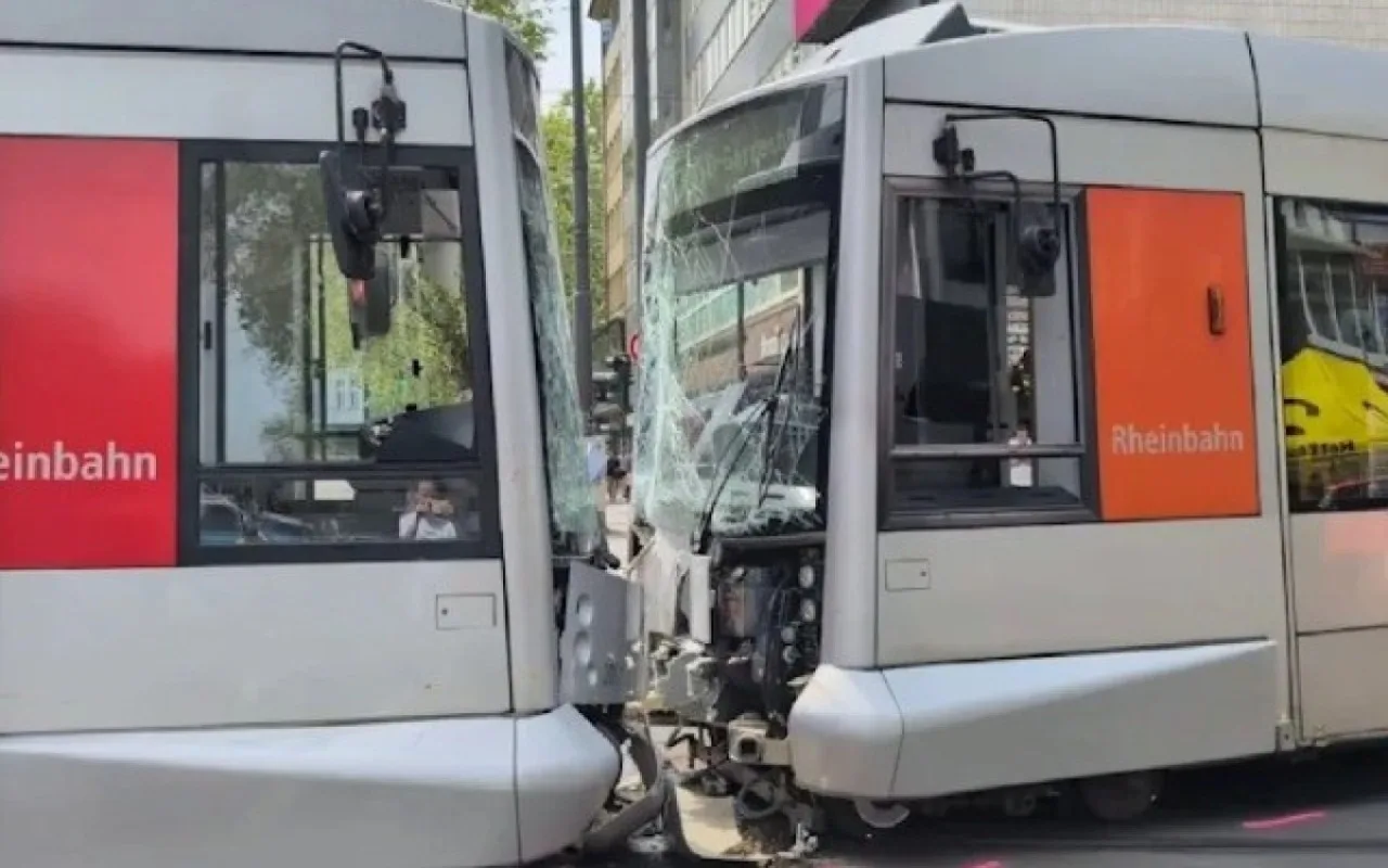 Almaniyada tramvay qəzasında 27 nəfər yaralandı