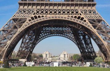 Eyfel qülləsinin orijinal pilləkəni hərraca çıxarılır: qiymət açıqlandı