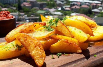 Bakıda restoran kartofu qızartdığı yağın pulunu da hesaba yazdı – “Tavanın da pulunu əlavə edin, ödənişi köçürüm” - FOTO