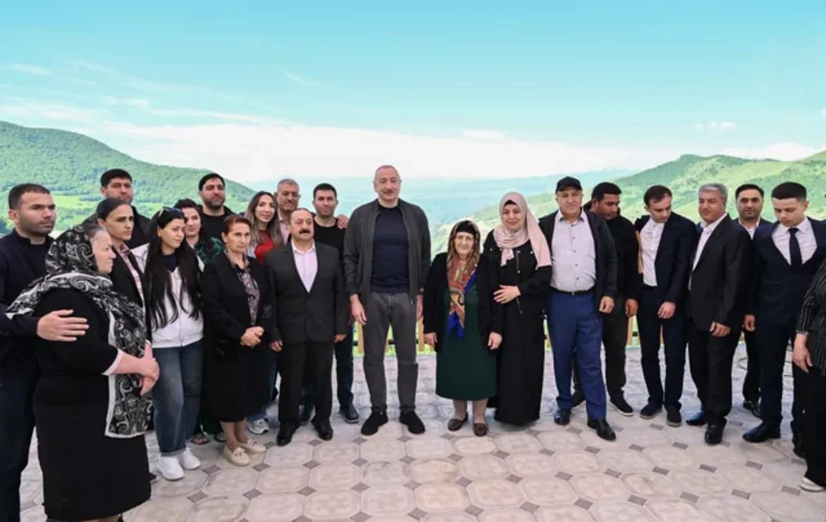 Prezidentin sosial şəbəkə hesablarında Şuşanın Böyük Qaladərəsi kəndinin sakinləri ilə görüşü barədə paylaşım edilib - VİDEO