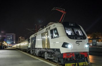 Из Тбилиси в Баку отправился пассажирский поезд
