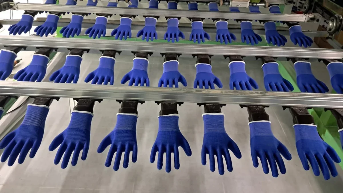 Xankəndidə 3.5 milyon manat investisiya ilə əlcək fabriki fəaliyyətə başlayıb