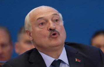 Лукашенко предложил Макрону «поговорить по-мужски» с Путиным