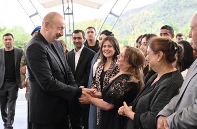 Prezident İlham Əliyev Xocalı sakinləri ilə görüşdü - FOTOLAR