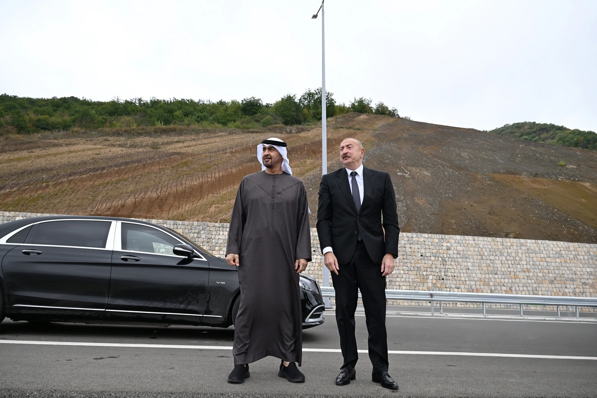 Azərbaycan və BƏƏ prezidentləri Daşaltı kəndinin fonunda şəkil çəkdiriblər - FOTO