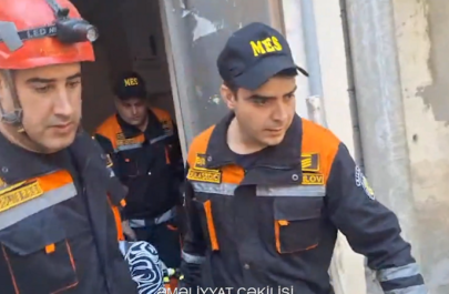 Mənzildə köməksiz vəziyyətdə qalan şəxs xilas edildi - VİDEO