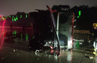 Bakı magistralında evakuator aşdı - VİDEO