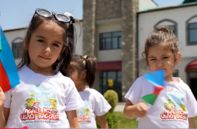 Dövlət Bayrağı Günü münasibəti ilə fləşmob təşkil olunub - VİDEO