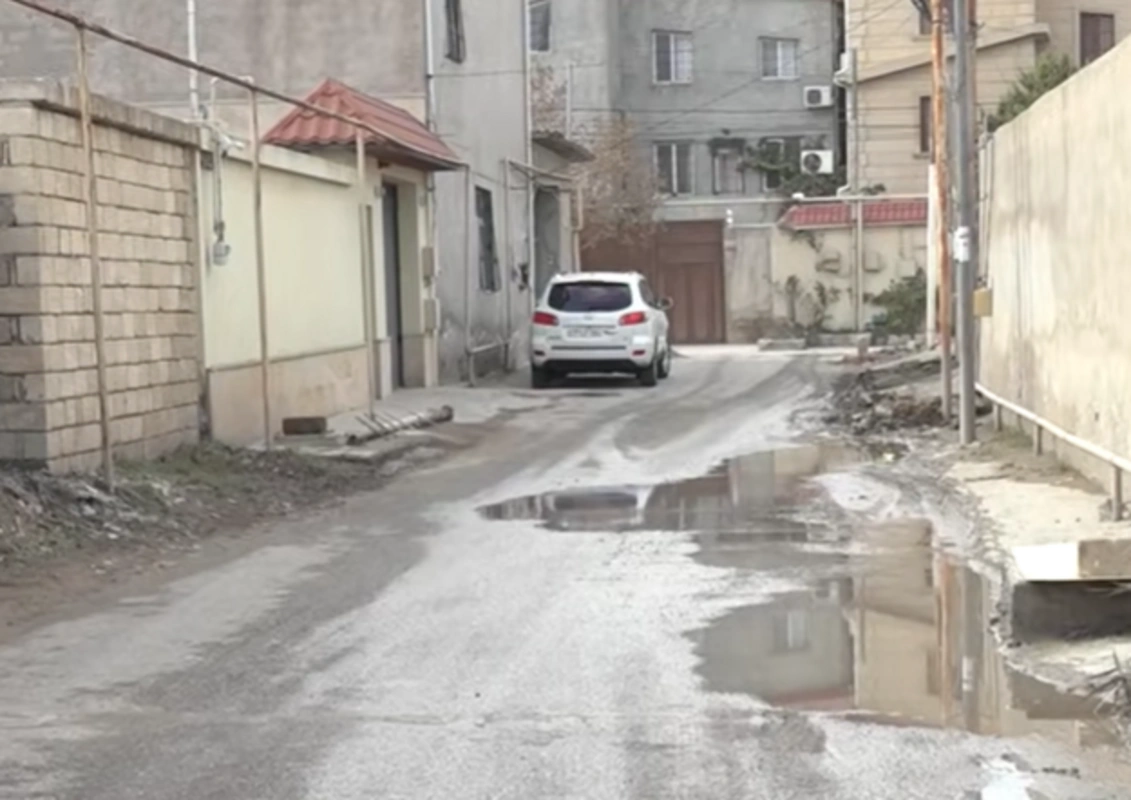 Binəqədi sakinləri çətin durumda: İki aydır mənşəyi məlum olmayan su axıntısı müşahidə olunur