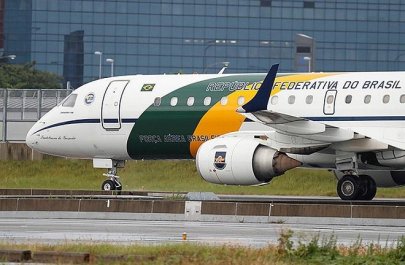 В Бразилии загорелся самолет с пассажирами - Видео