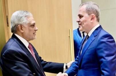 Ceyhun Bayramov pakistanlı həmkarı ilə görüşdü - FOTO