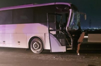 Saray körpüsündə avtomobil ilə avtobus TOQQUŞDU - yaralanan var - VİDEO