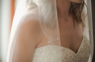 Toy günü atanın gəlinə hərəkəti müzakirə yaratdı - VİDEO