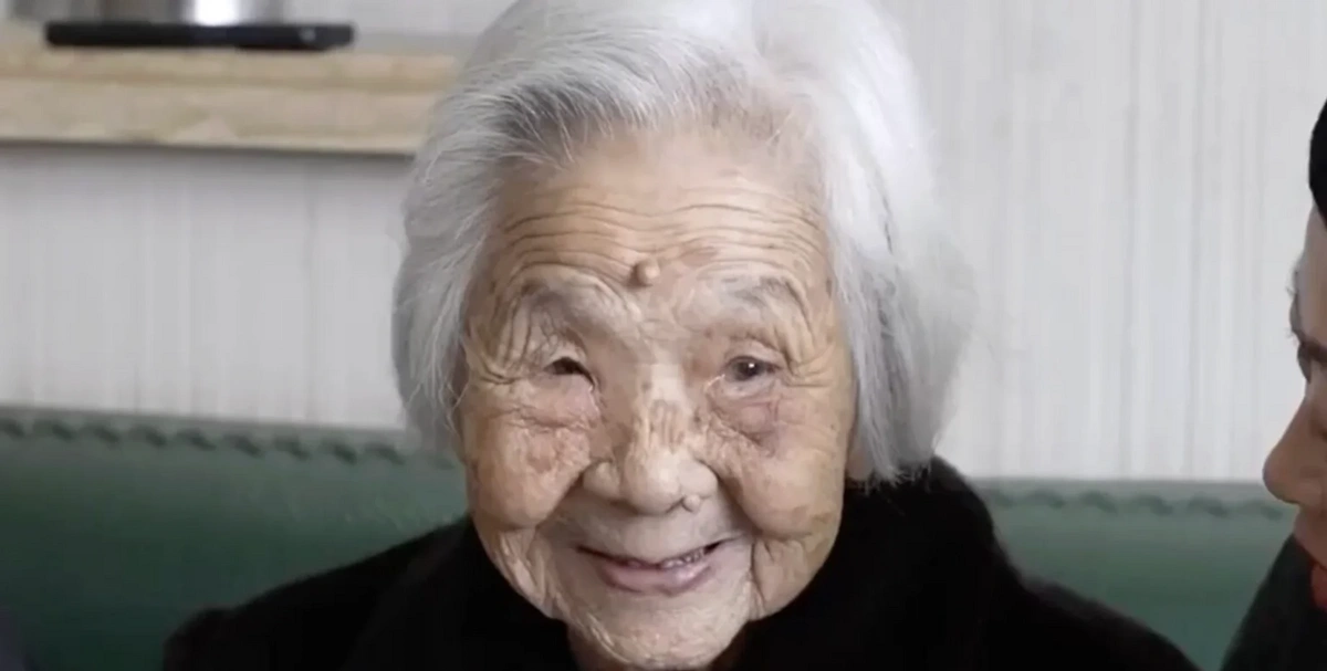 Uzunömürlülüyün sadə sirri: 101 yaşlı çinli qadın hər gecə nə etdiyini açıqladı - FOTO